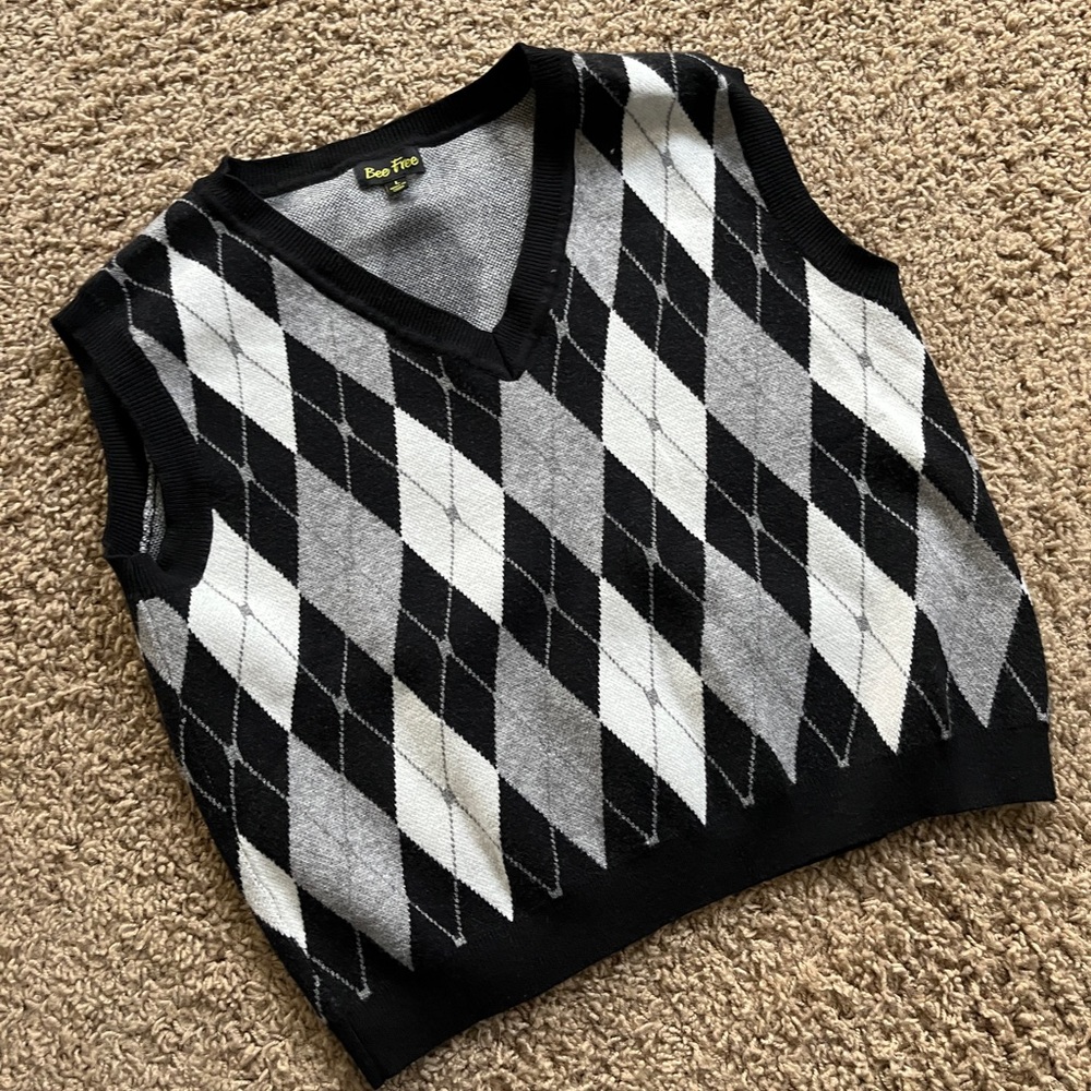 Bee Free Argyle vest SZ L New NWOT